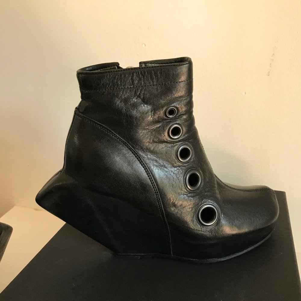 Rick Owens 'Spike' bootie with grommets - Picture 11 of 16